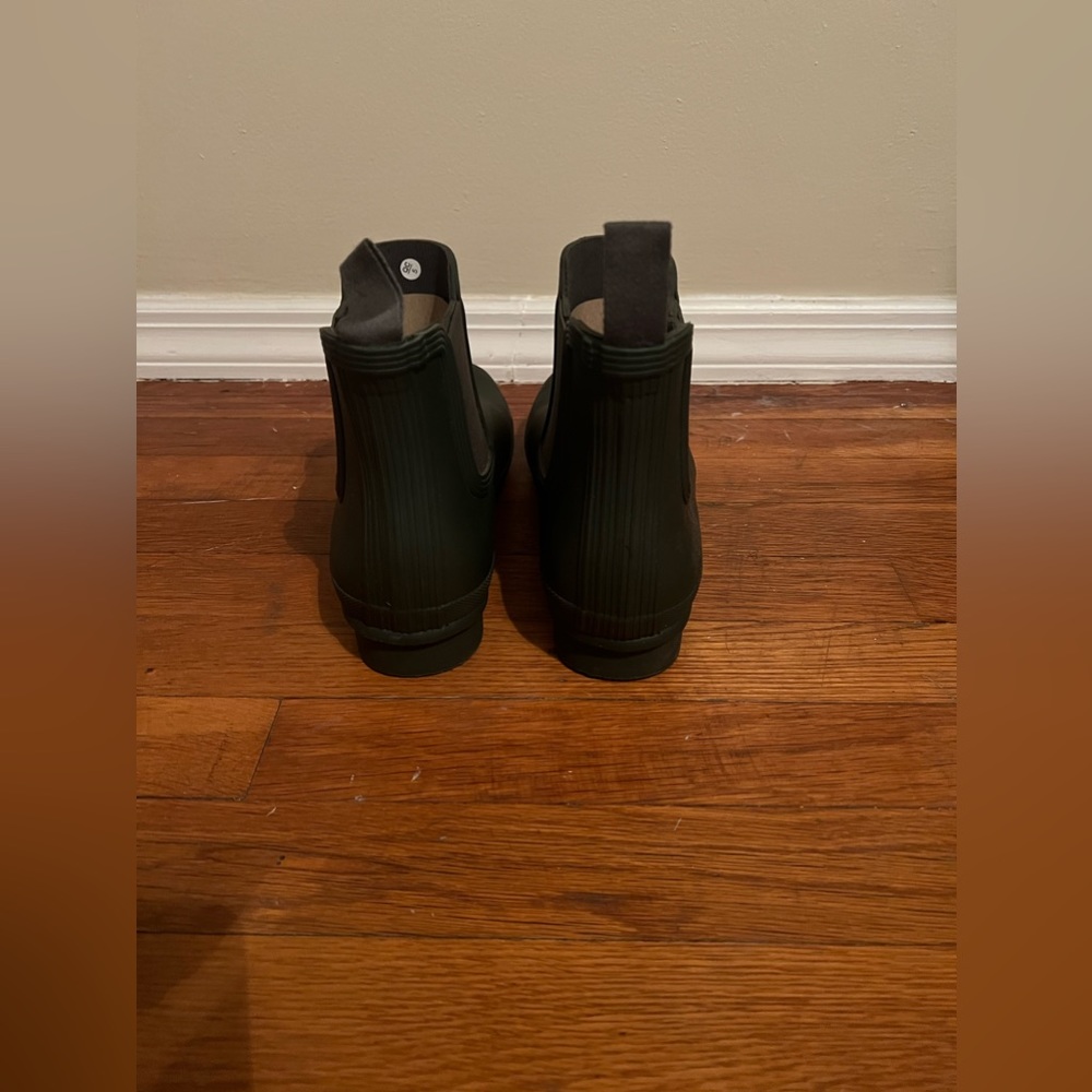 Men’s Original Hunter Chelsea Boots (Size 9) - Dark Olive (Only Worn Once) - Picture 6 of 8